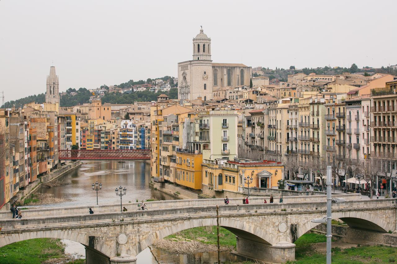 Flateli -Placa Catalunya 3-2 Girona Kültér fotó